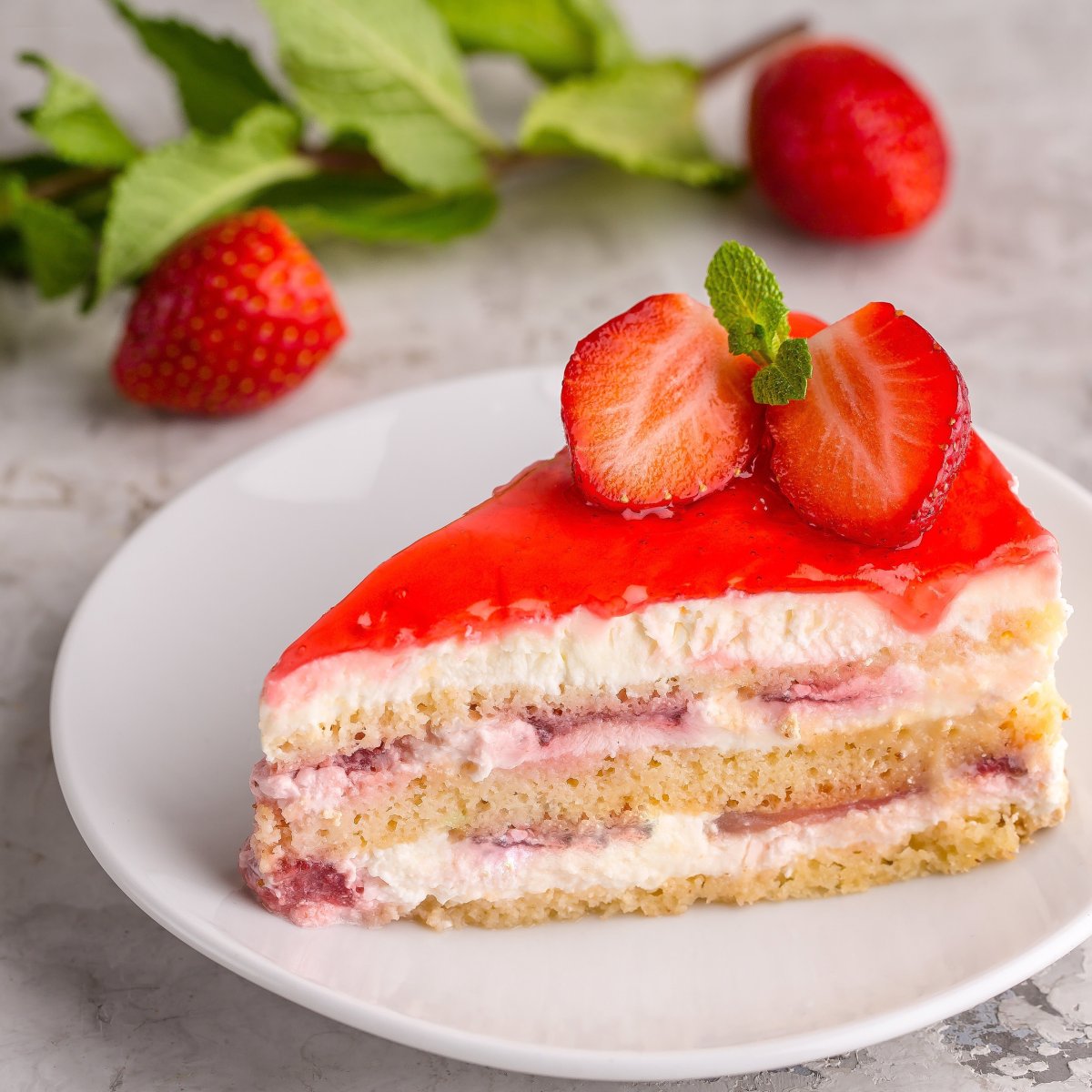 Торт с клубникой и творожным кремом