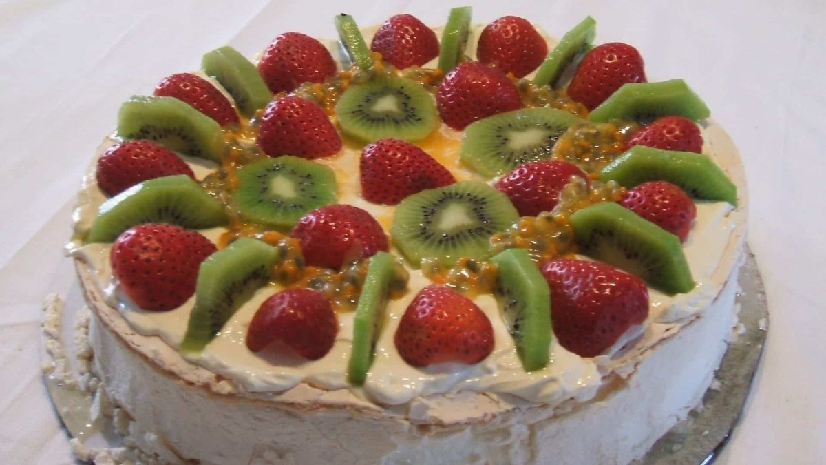 Украшение клубникой и киви