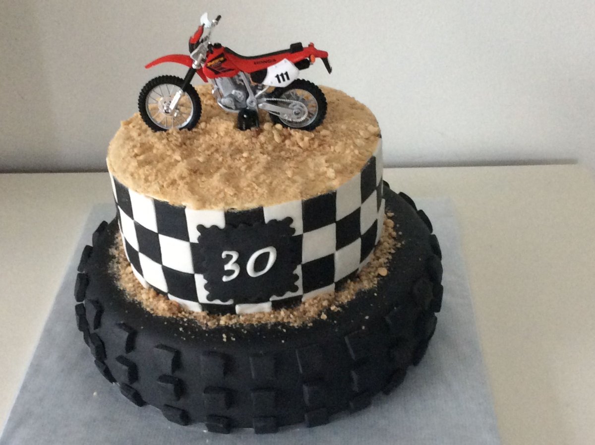 Торт с мотоциклом Harley Davidson