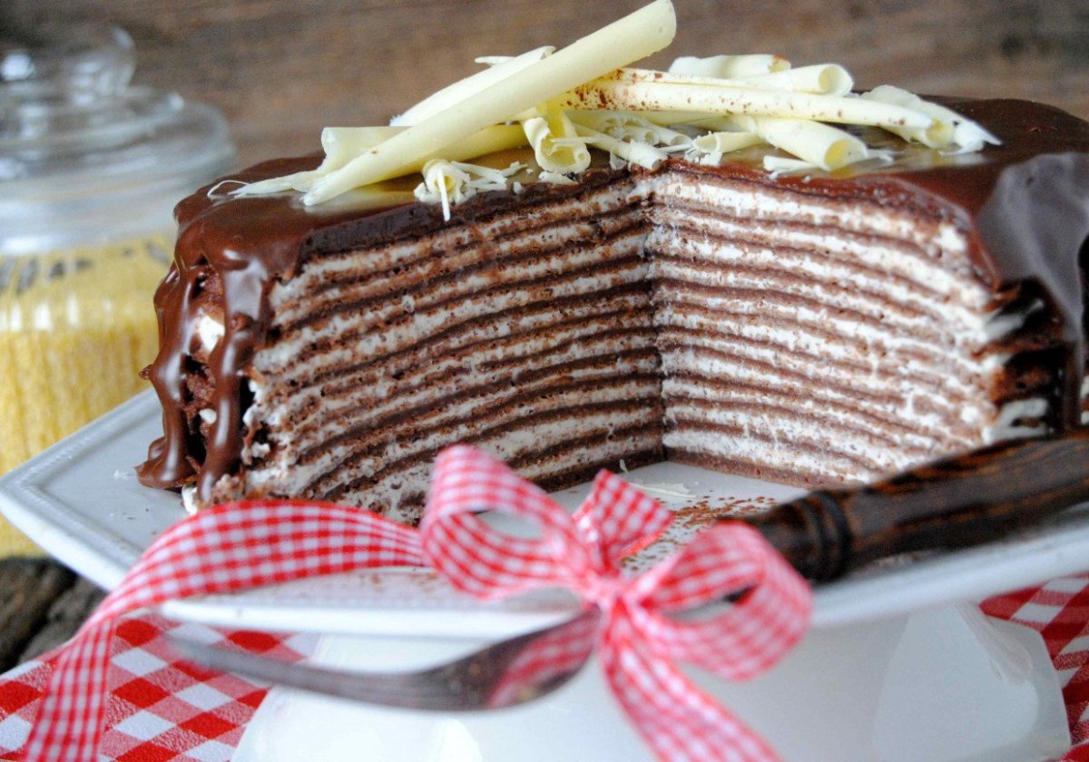 Шоколадный блинный торт с кремом чиз