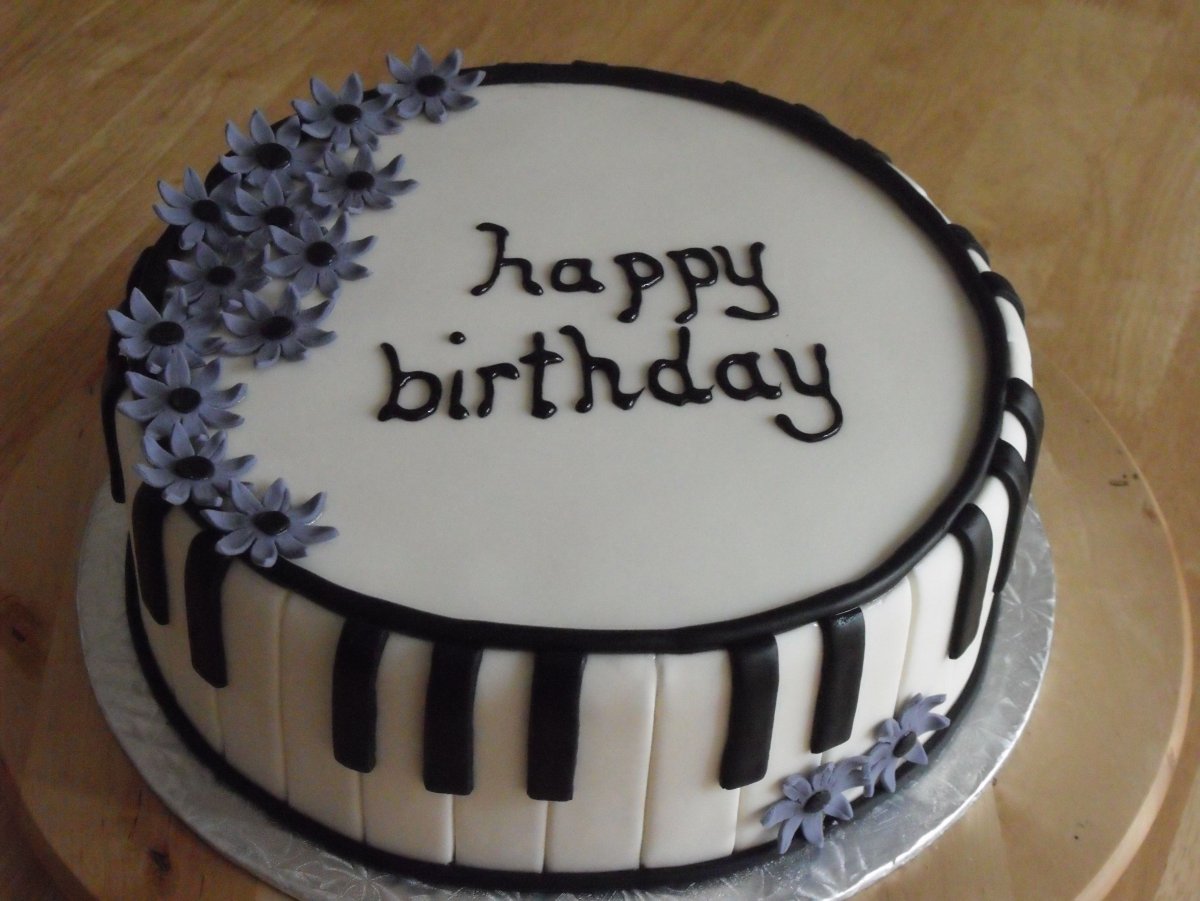 Торт с надписью Happy Birthday