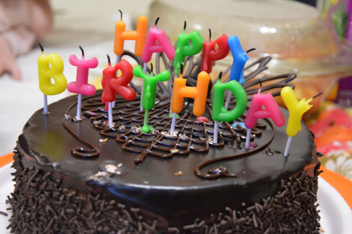 Торт с надписью Happy Birthday