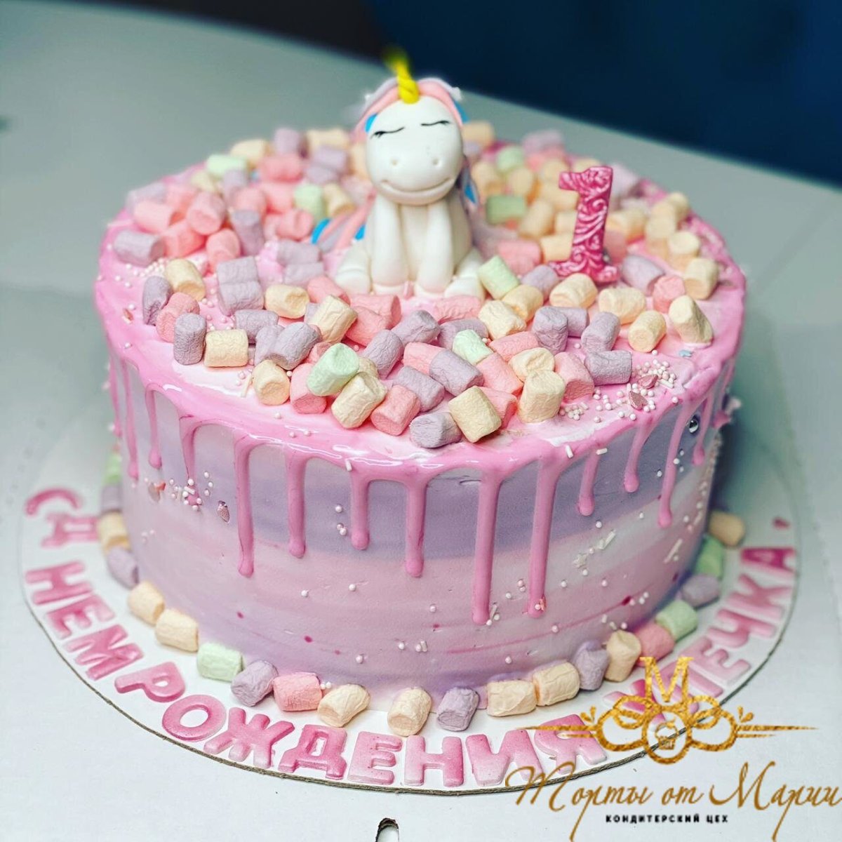 Торт с единорогом и зефирками