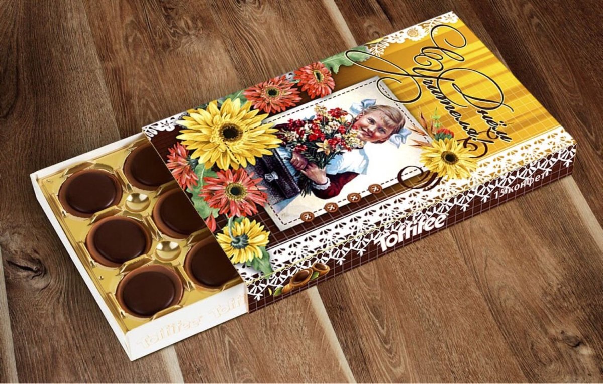 Подарочные коробки с цветами и конфетами