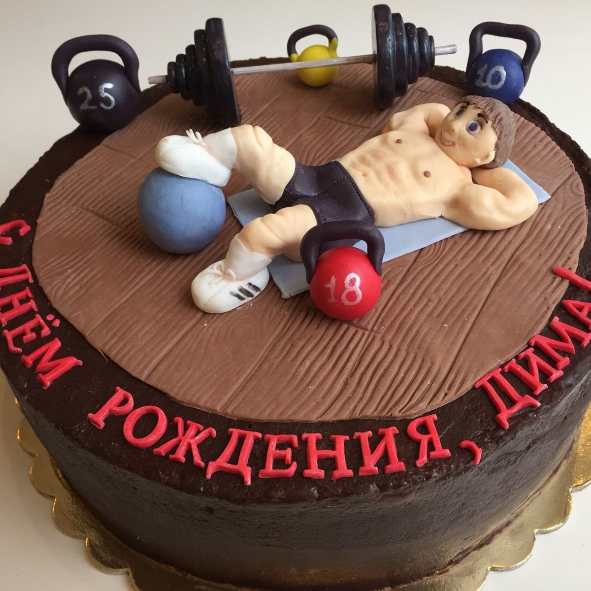Торт с фигуркой бодибилдера