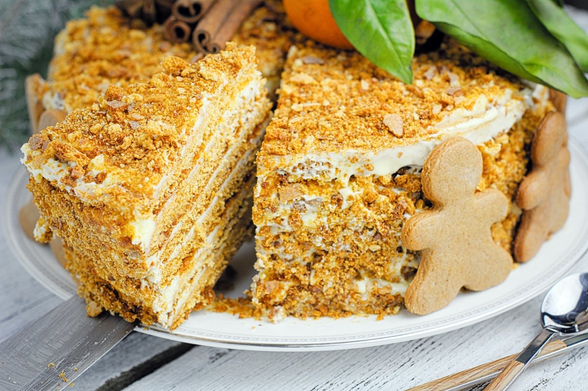 Торт с безе и карамелью