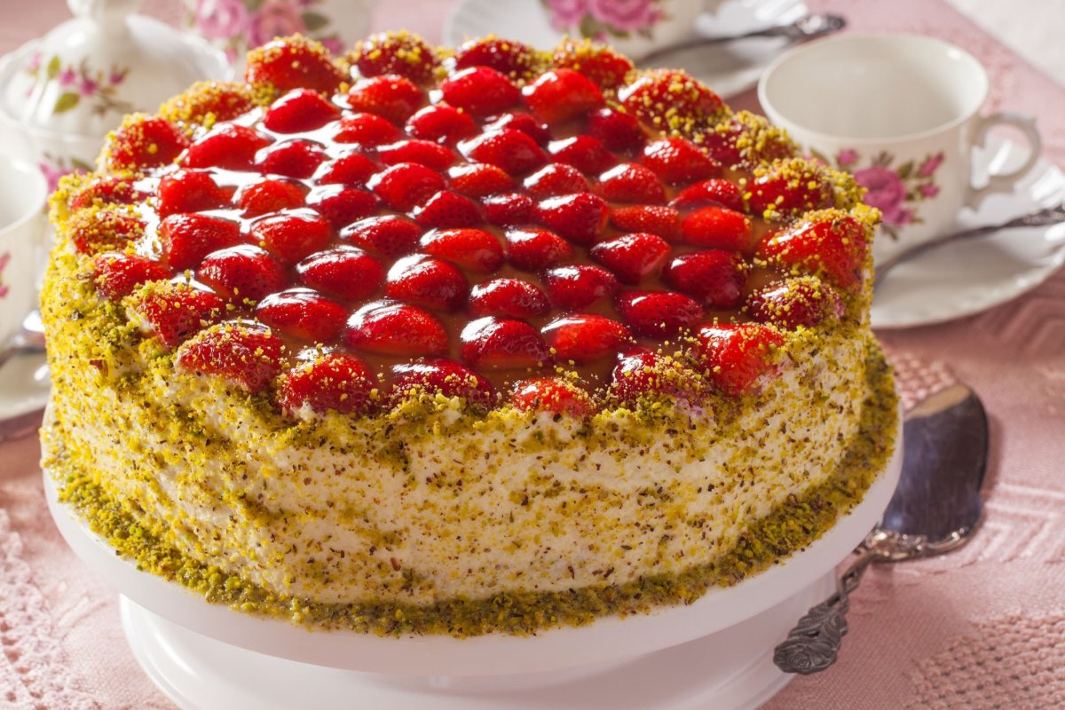 Торт с клубникой