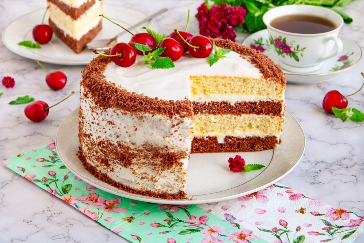 Торт с клубникой