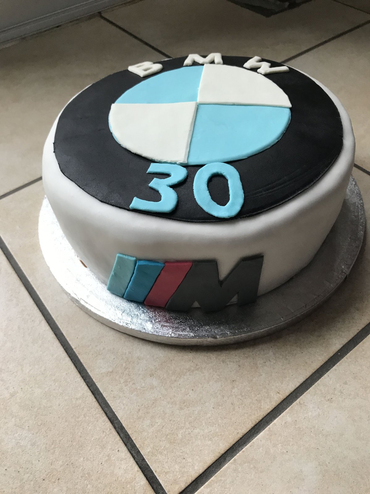 Торт БМВ без мастики