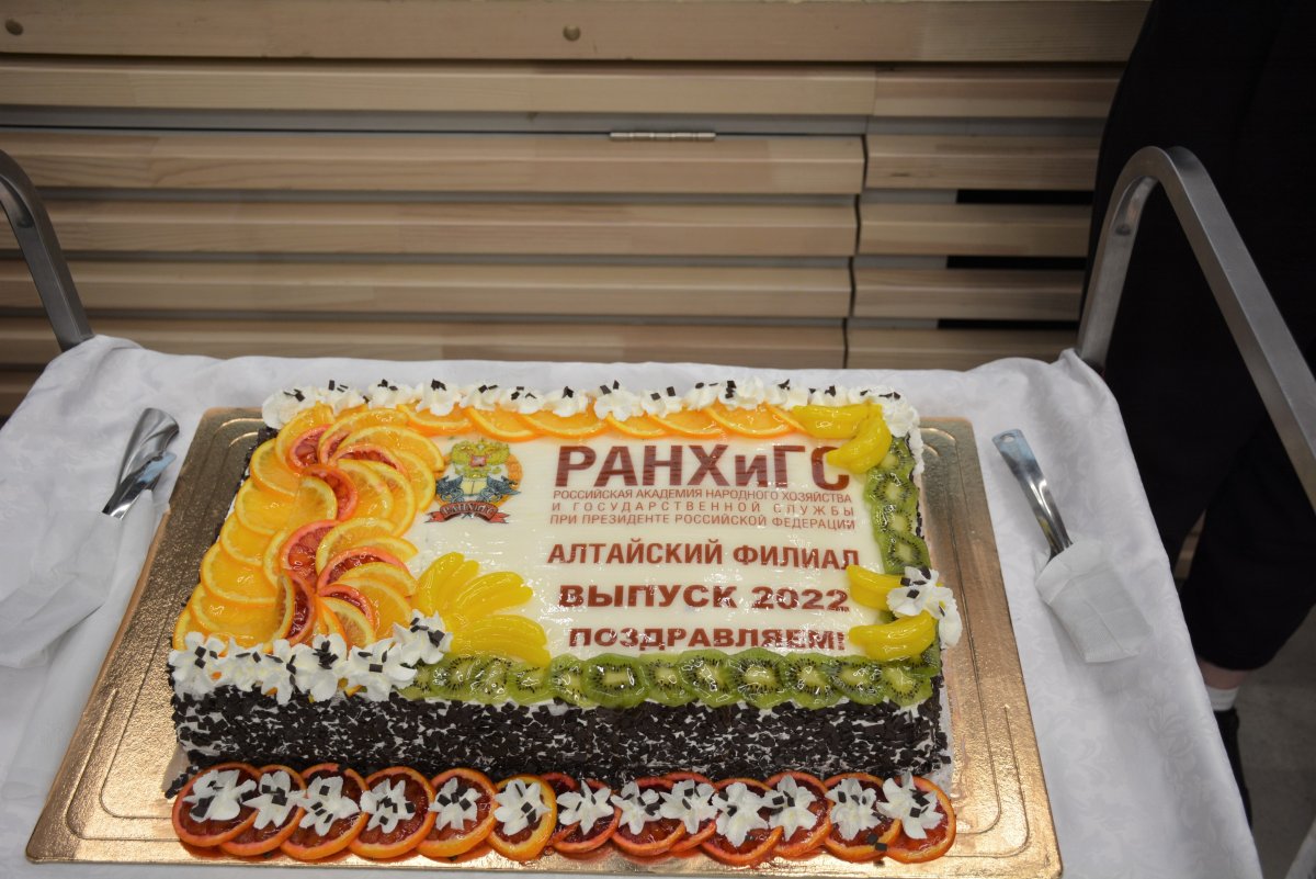 Торт на выпускной с аттестатом