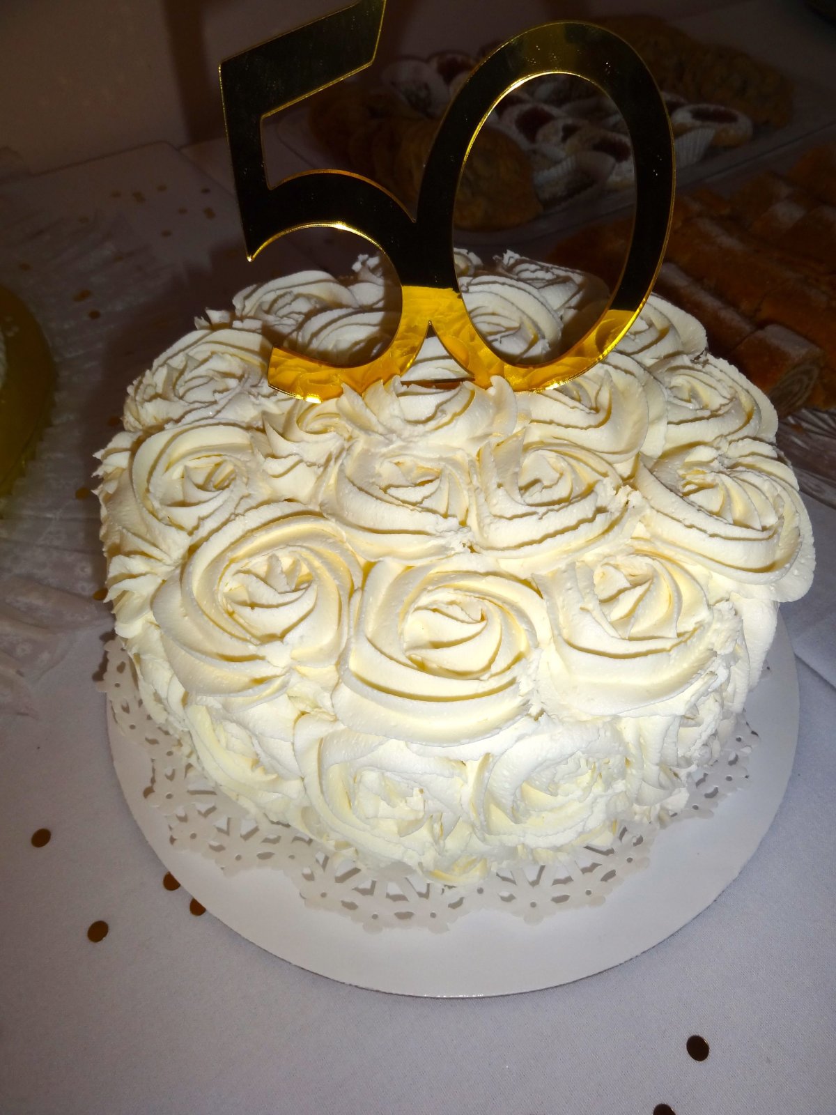 Оформление торта на золотую свадьбу