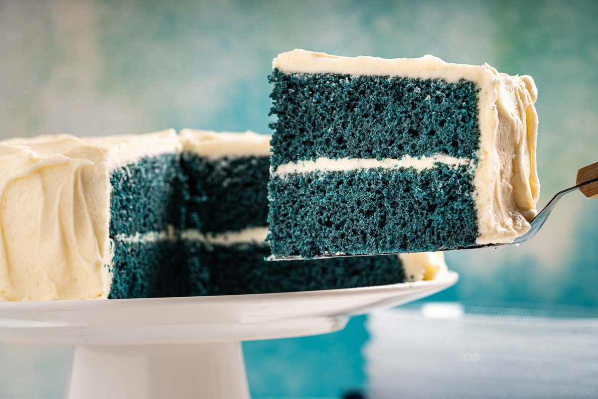 Торт с голубой начинкой