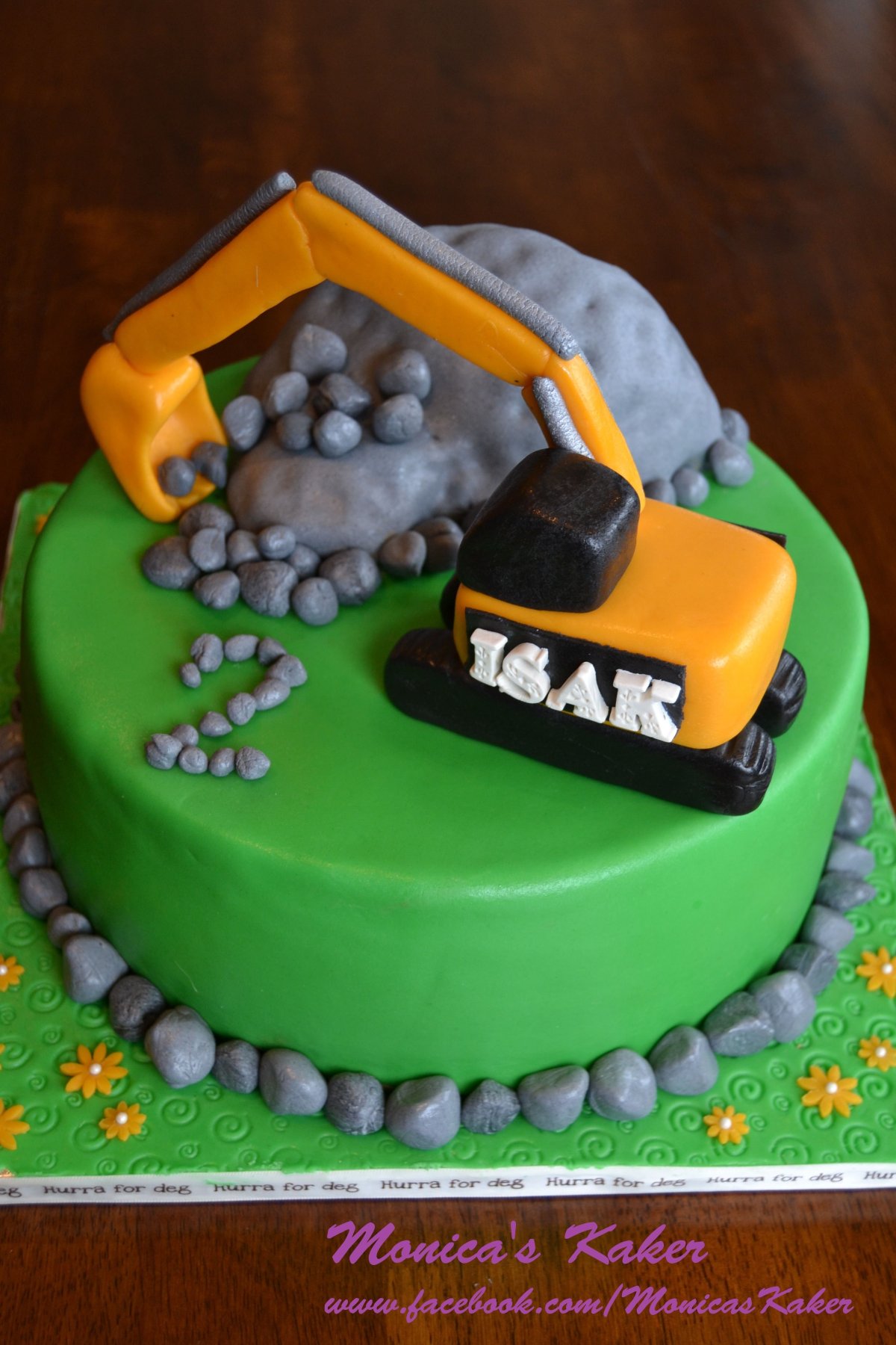Торт JCB трактор