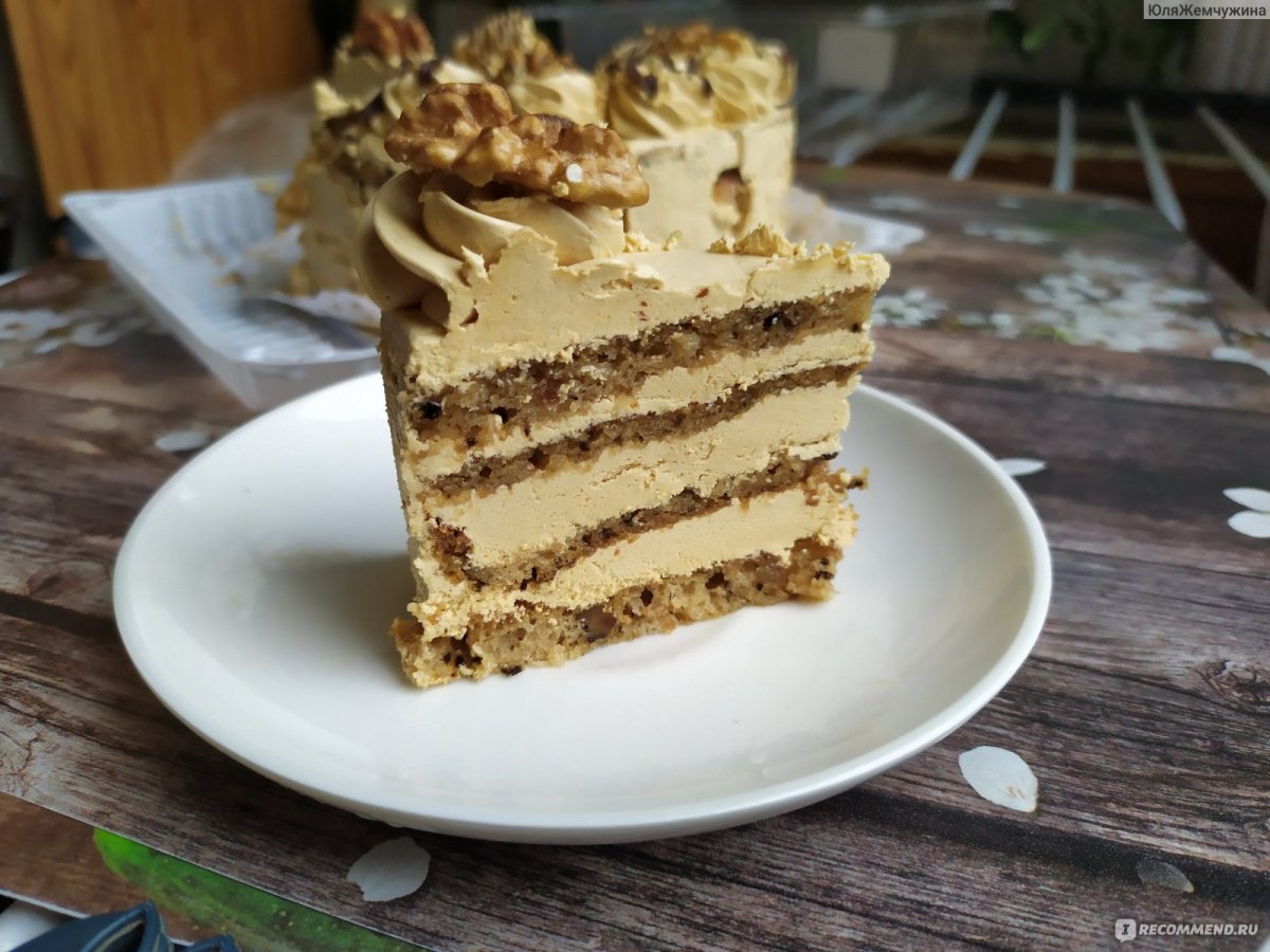 Бисквит с ореховой начинкой