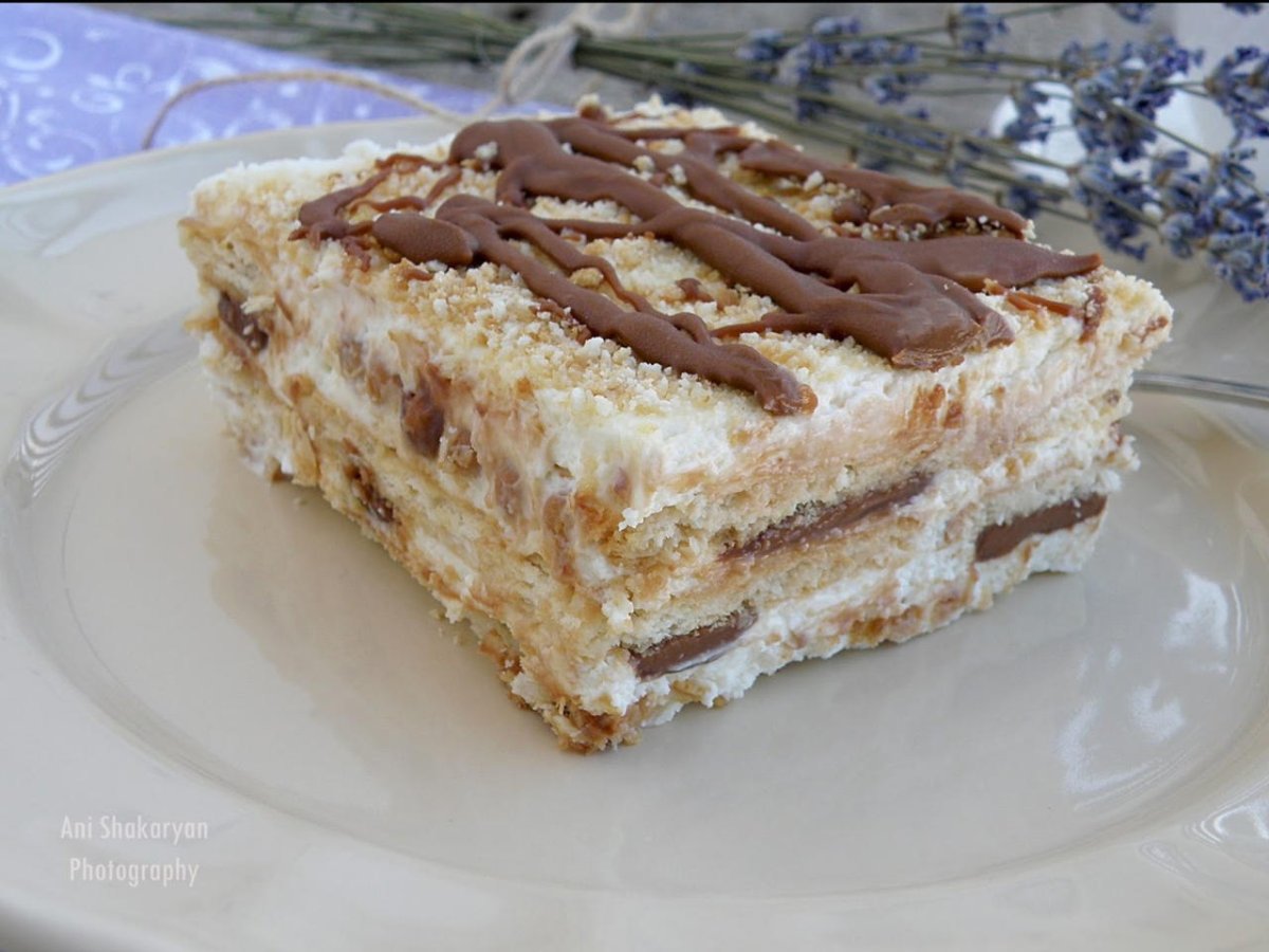 Красный бархат с клубничным конфи
