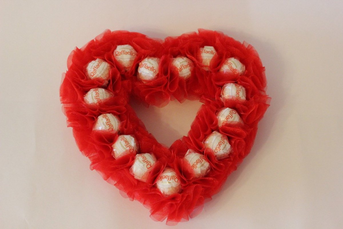 Сердце из конфет