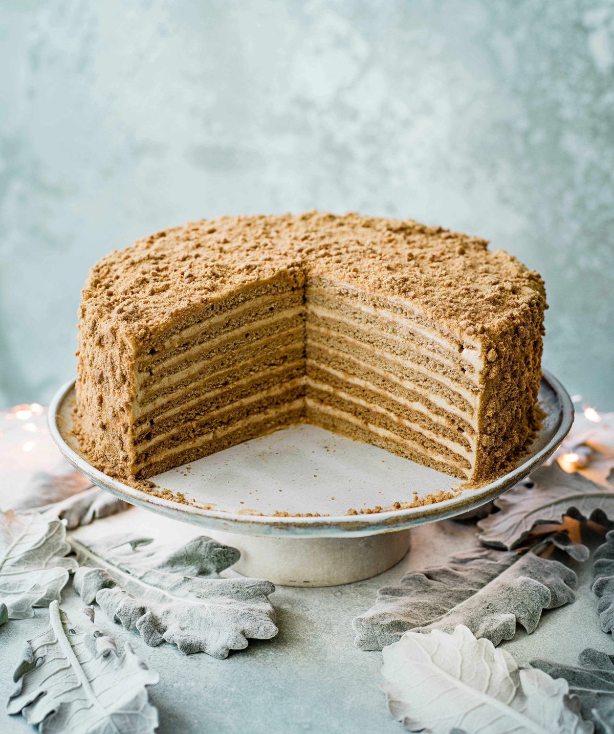 Торт с макаронами и ягодами