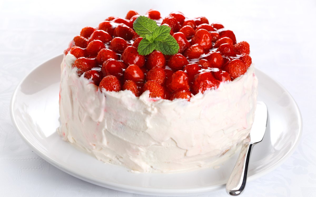 Пирожное с клубникой