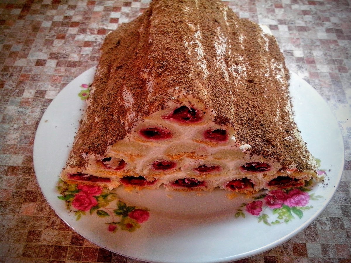 Торт Монастырская изба с вишней