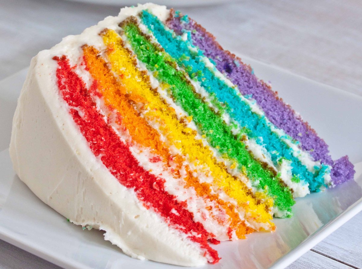 Торт в радужном стиле