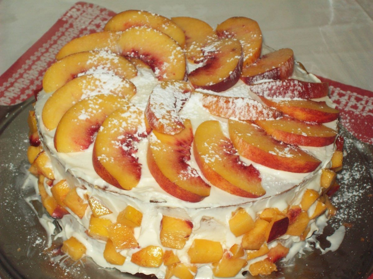Торт с персиками консервированными