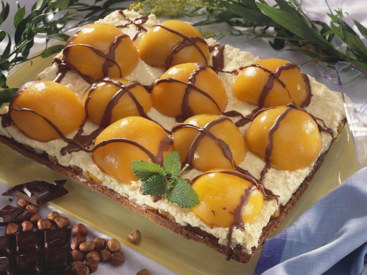 Торт с персиками и творожным кремом