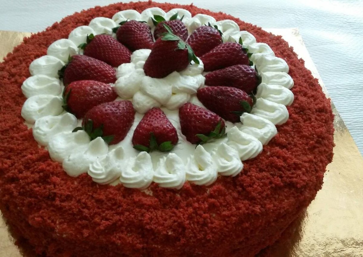Торт с клубникой