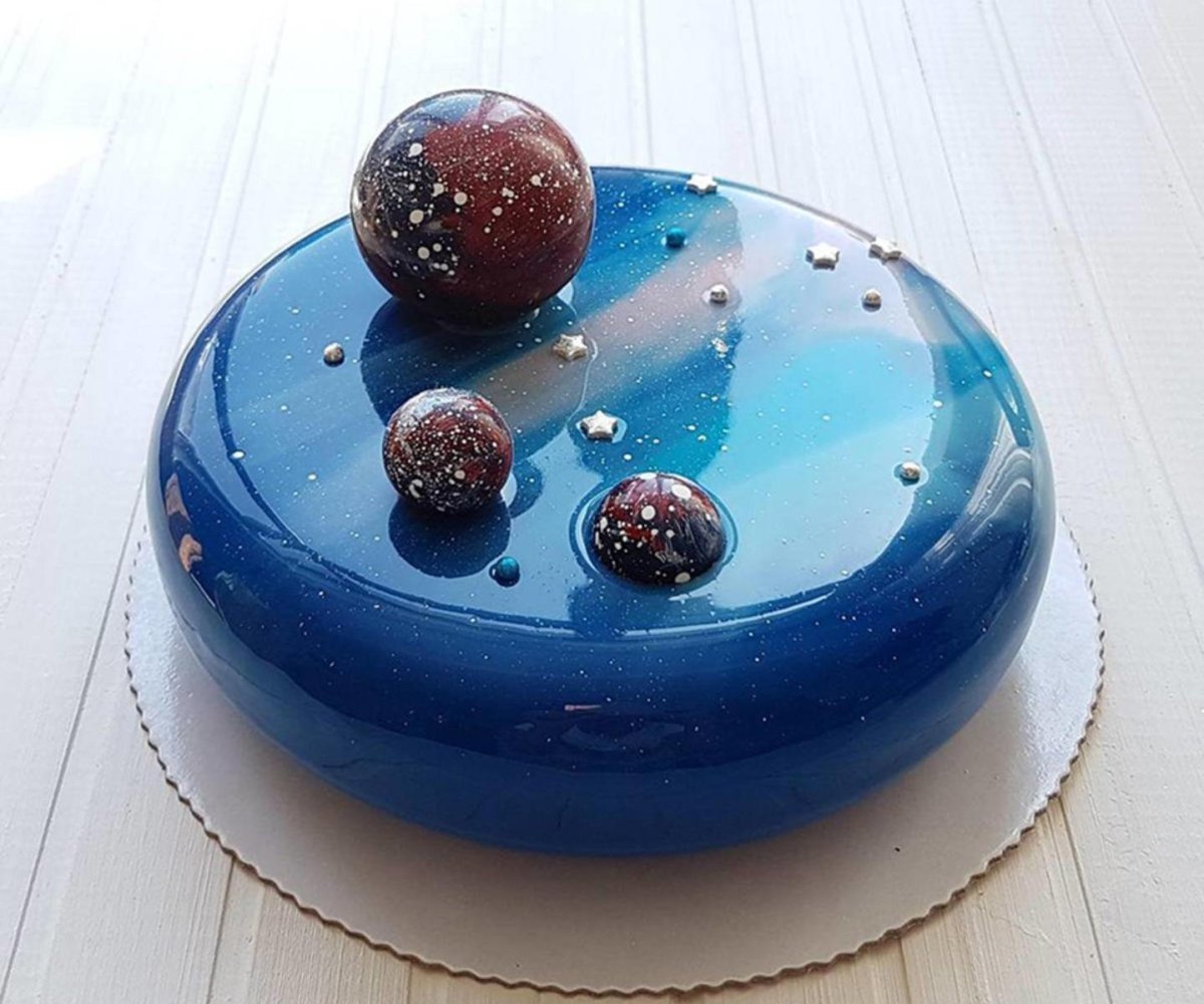 Торт космос с шарами