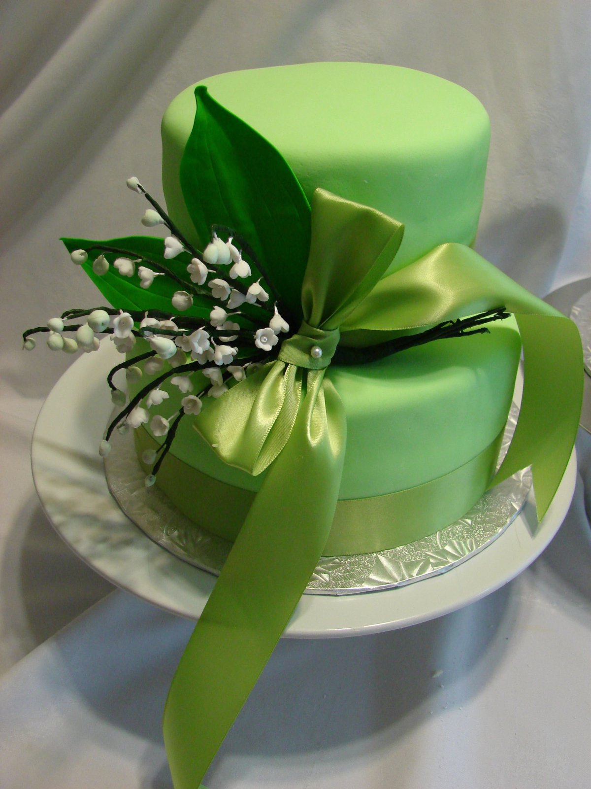 Темно зеленый торт