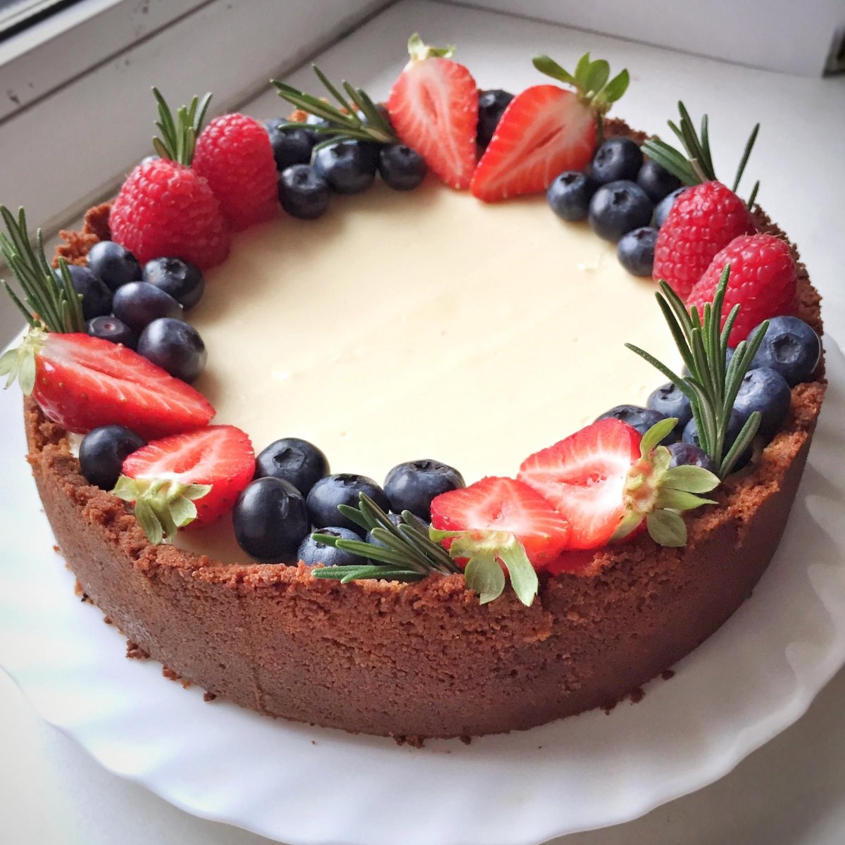 Торт корзинка с клубникой