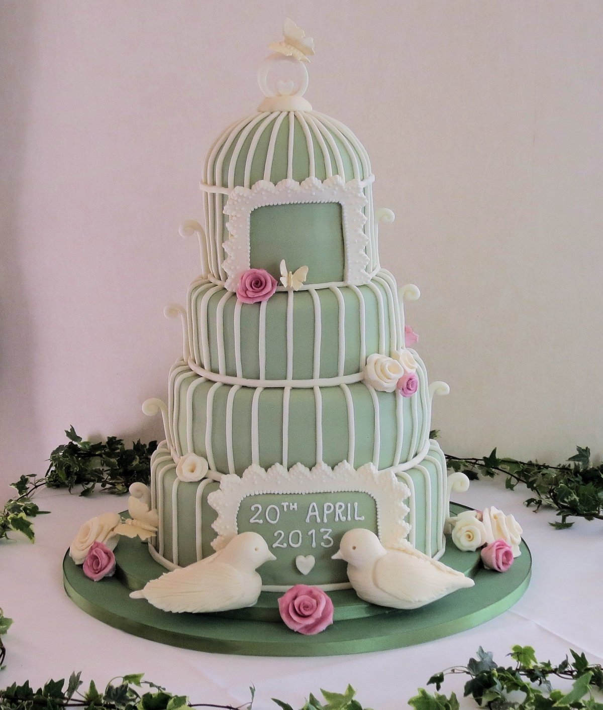 Подставка для белого торта серии Love Bird
