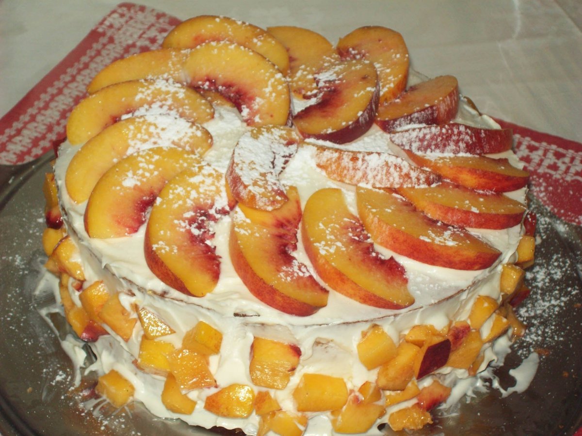 Торт с персиками консервированными