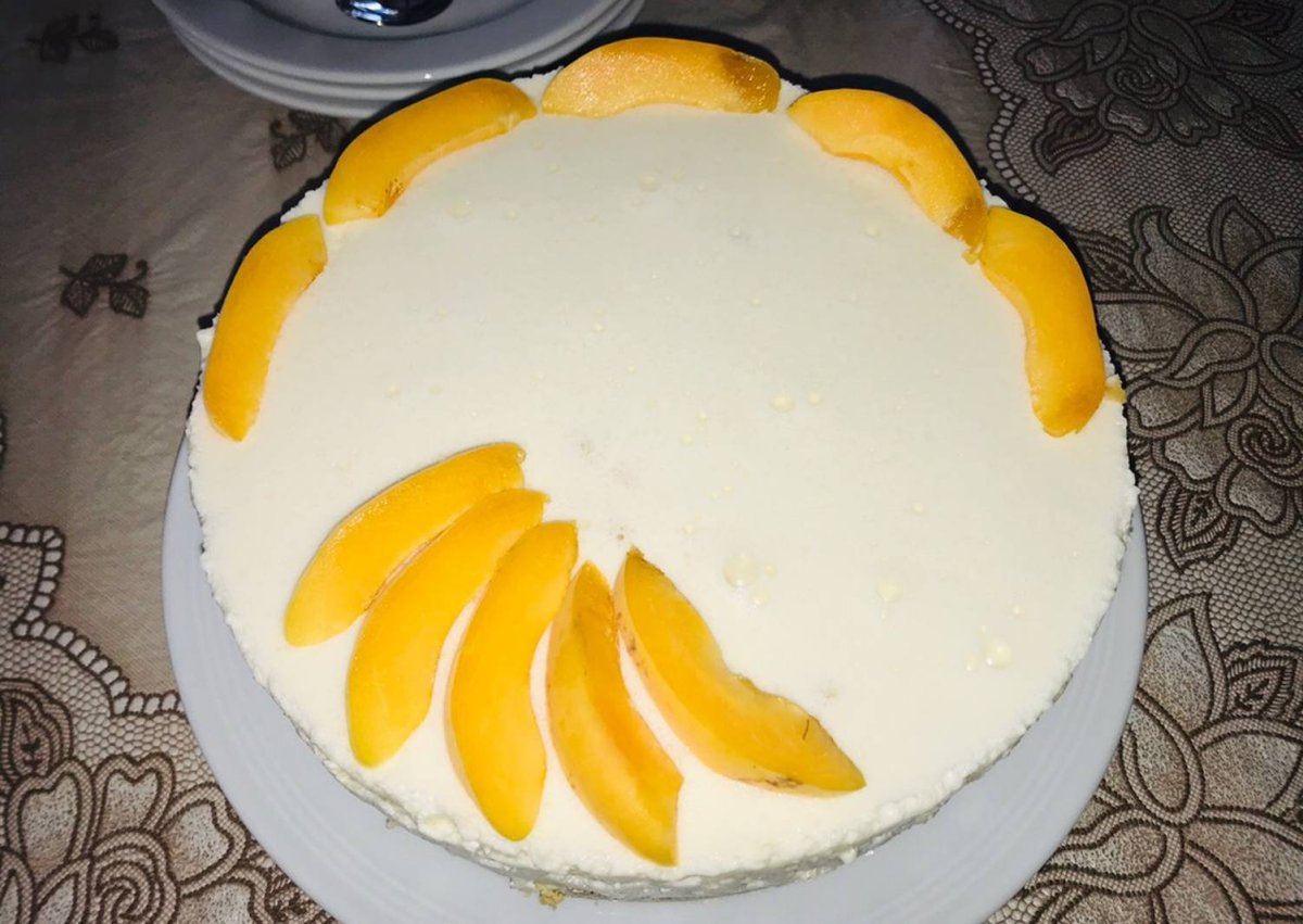 Торт с персиками