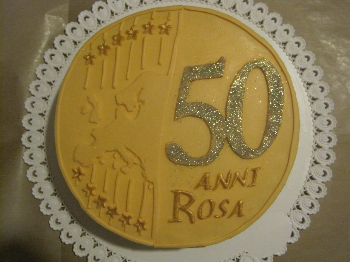 Торт в виде монеты на 50 лет