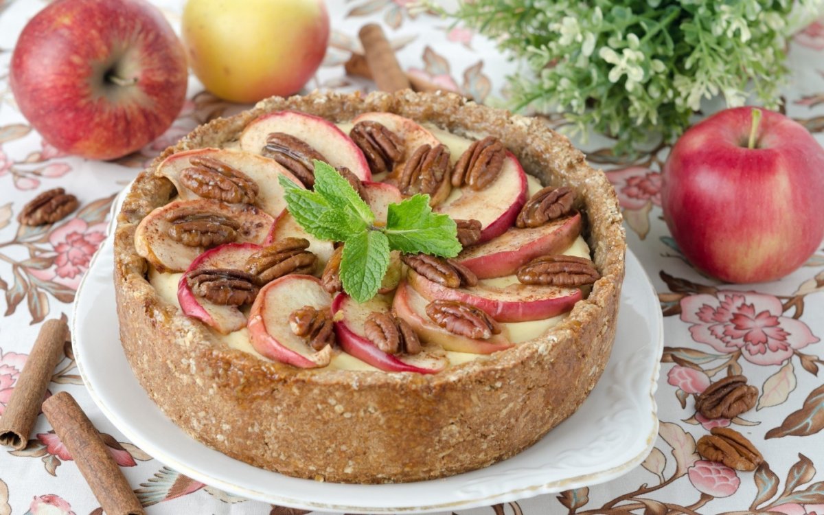 Яблочный пирог с розочками