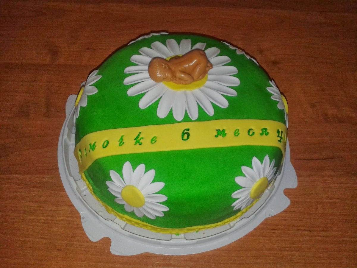 Салатовый торт с мастикой с ромашками