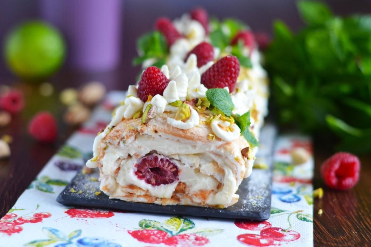 Меренговый рулет Корж