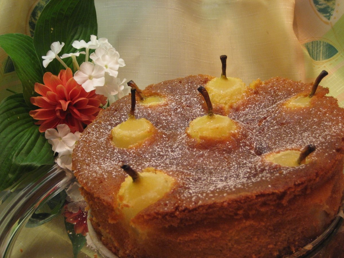 Десерт с орехами и карамелью