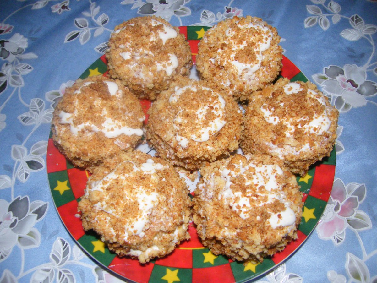 Пирожное Лакомка со сгущенкой
