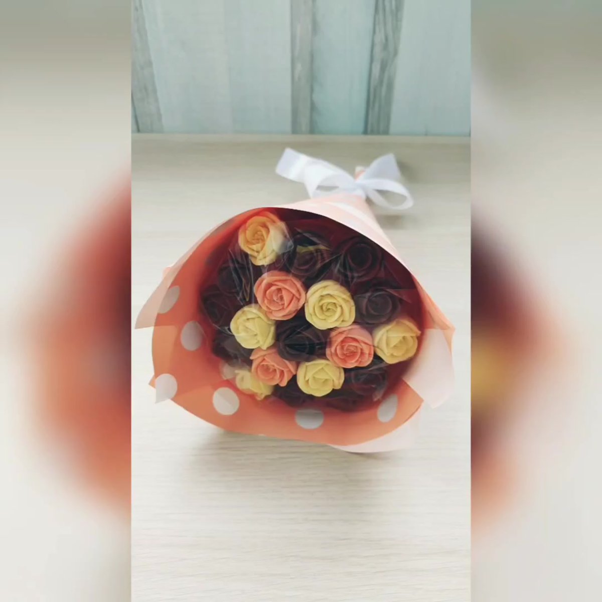 Золотые розы в коробке