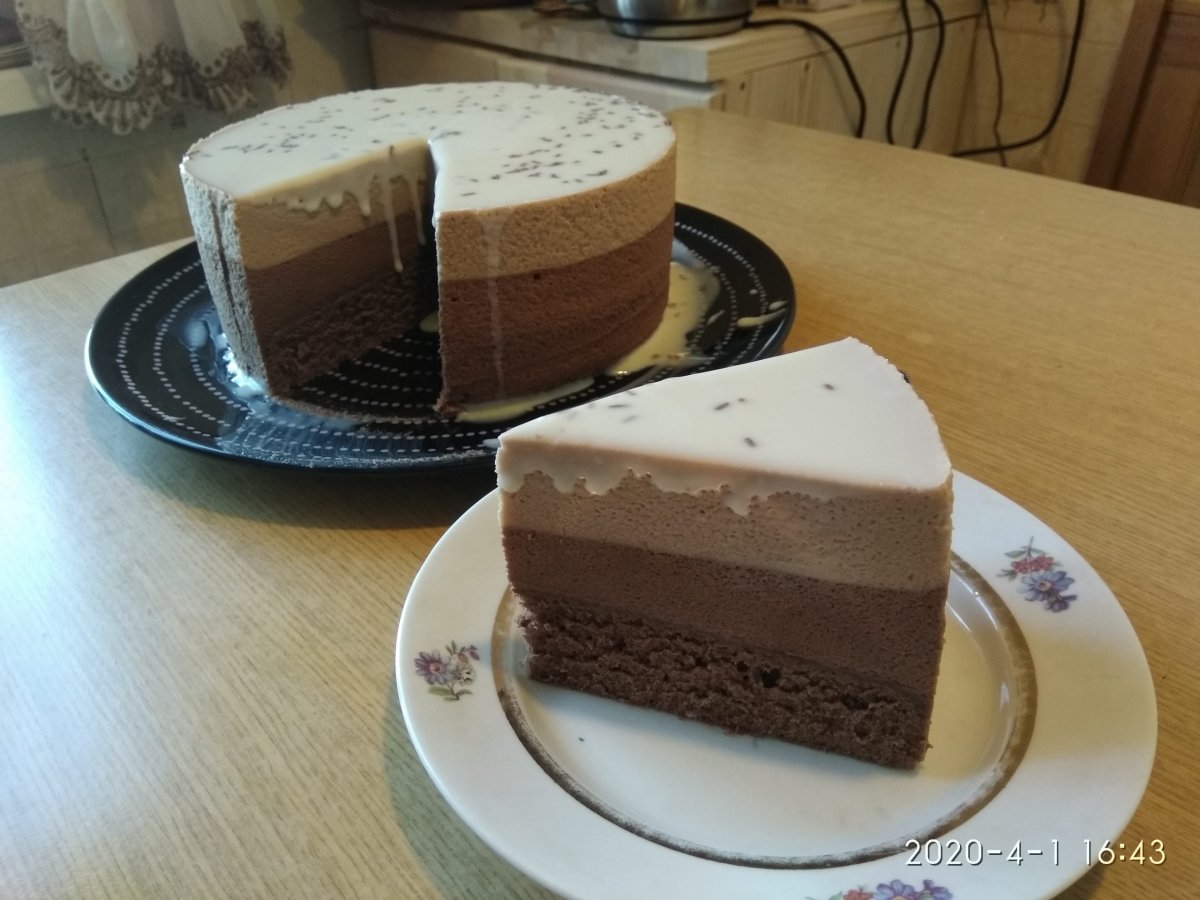 Торт с шоколадным декором