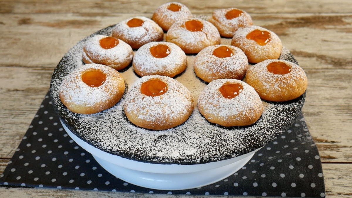 Дырки от пончика девушки