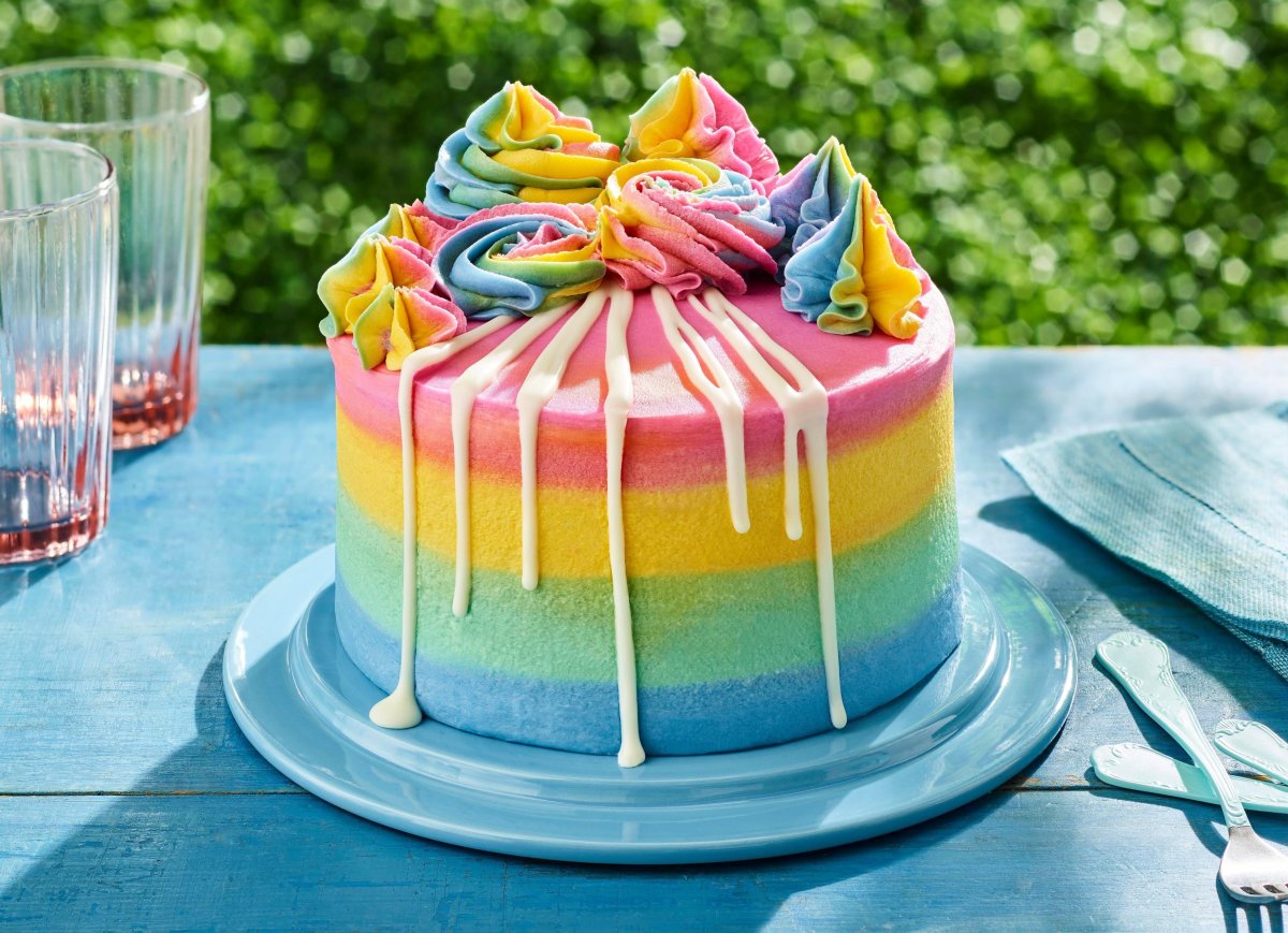 Торт с акварельными мазками