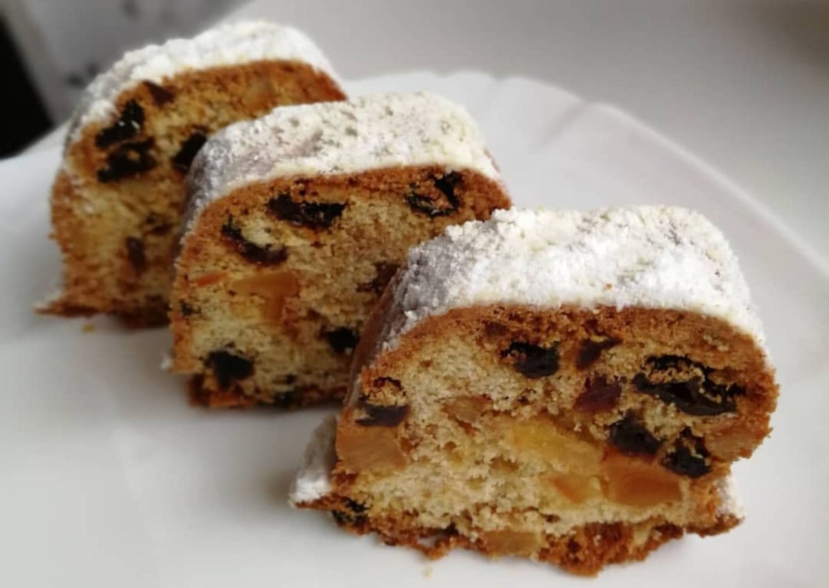 Шоколадный кекс с изюмом