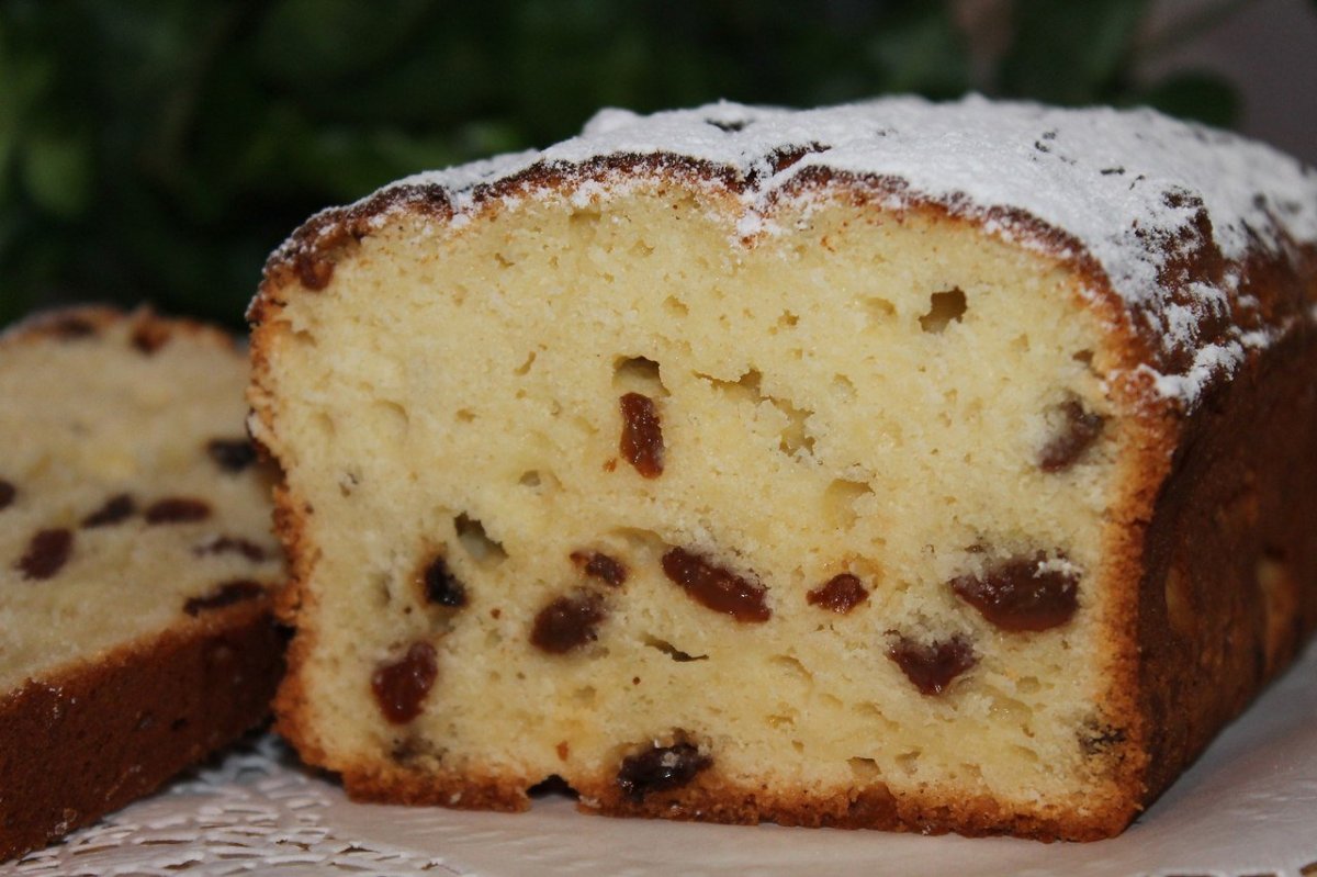 Кекс с изюмом