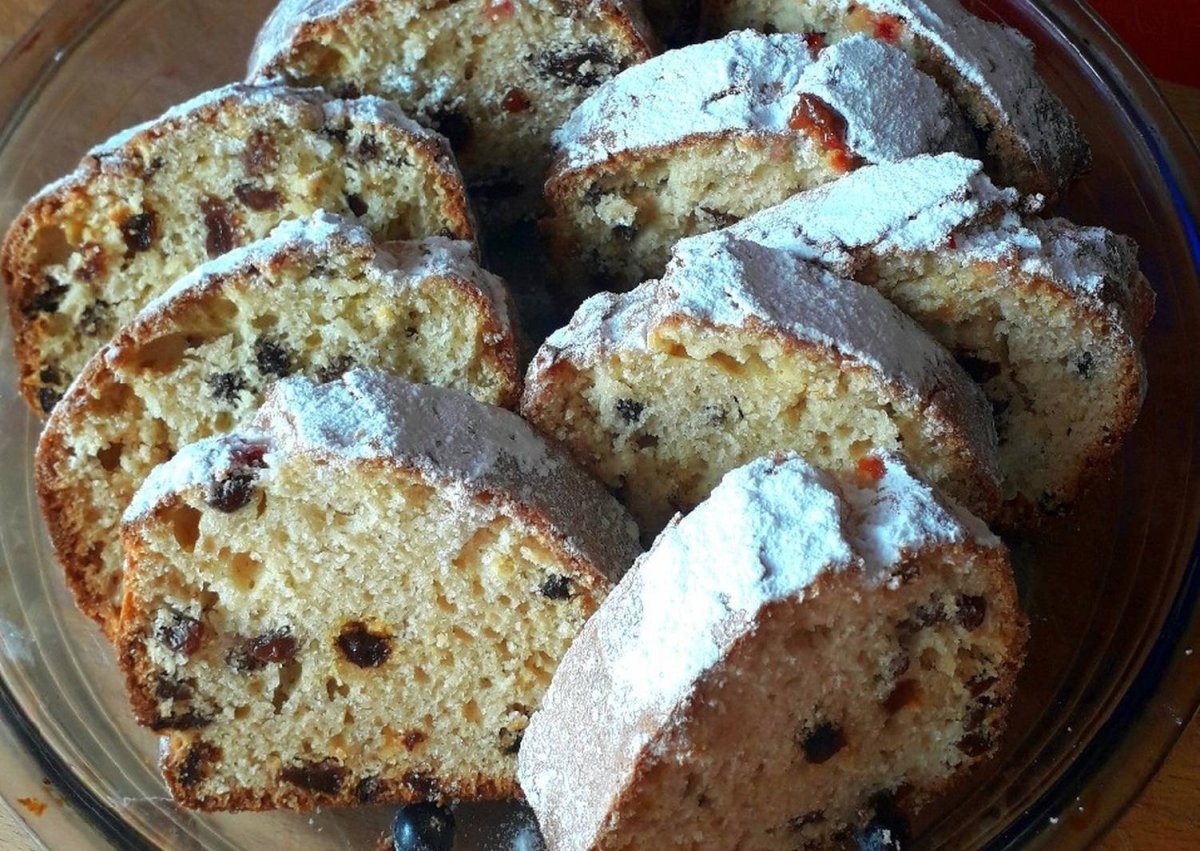 Кекс творожный с изюмом
