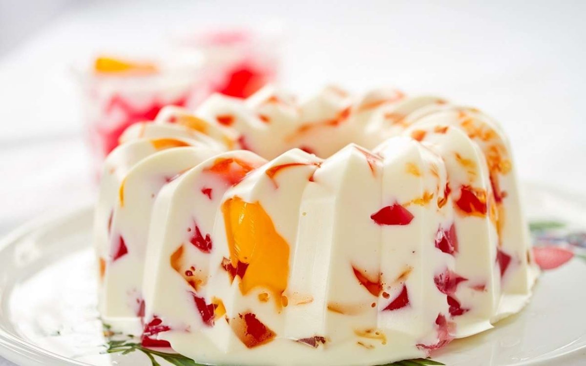 Торт без выпечки из печенья с бананом и киви