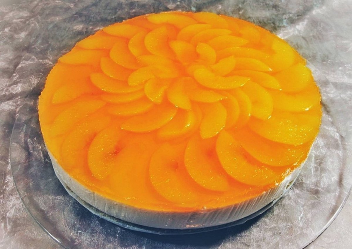 Торт с персиками
