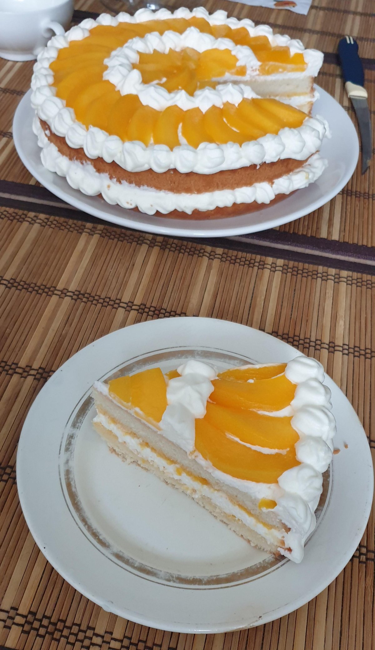 Торт с персиками консервированными