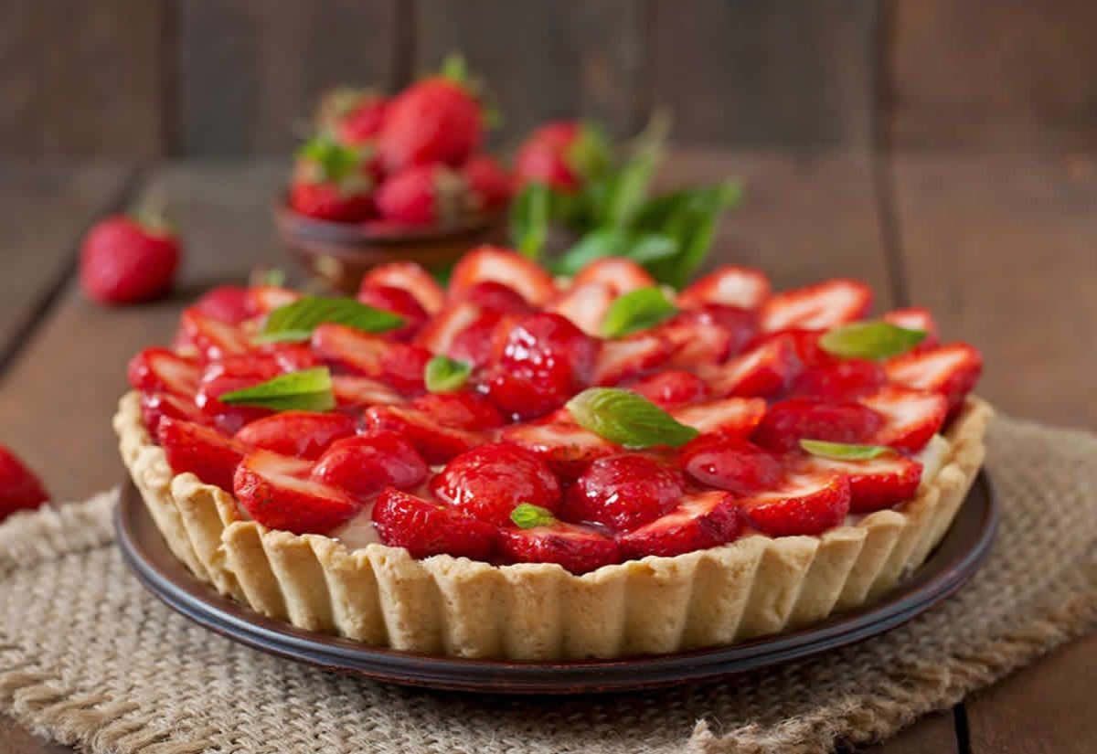 Творожный пирог с клубникой